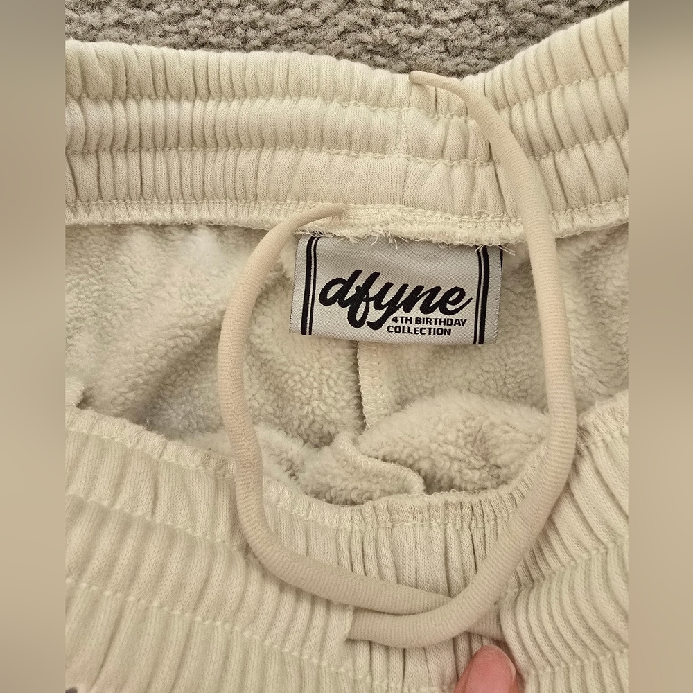 Dfyne 4th Anniversary Set Chalk (Authentic) π€ Pants Joggers And Top - Picture 15 of 17